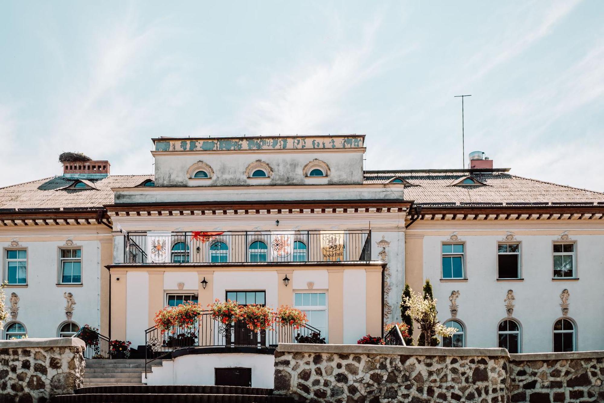 Palac Pod Bocianim Gniazdem Runowo  Exterior foto